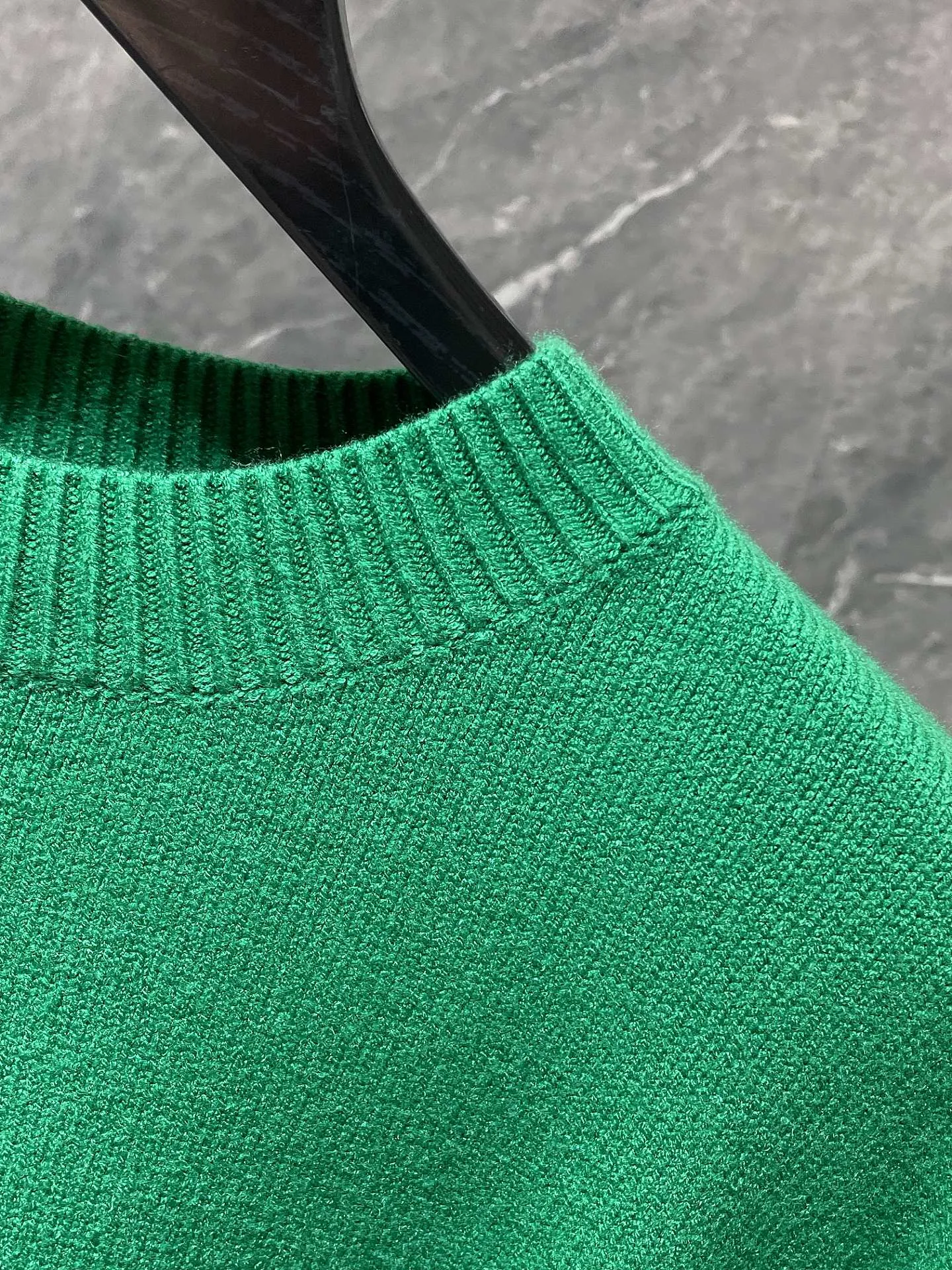 P236 Chrome Hearts 🍁Autumn and winter sweater series🍁 Three-dimensional jacquard on the back ➕ Leather opening process on the cuffs Selected high-quality wool blended knitted fabric Non-common version on the market Recommended colors: black gray white green
